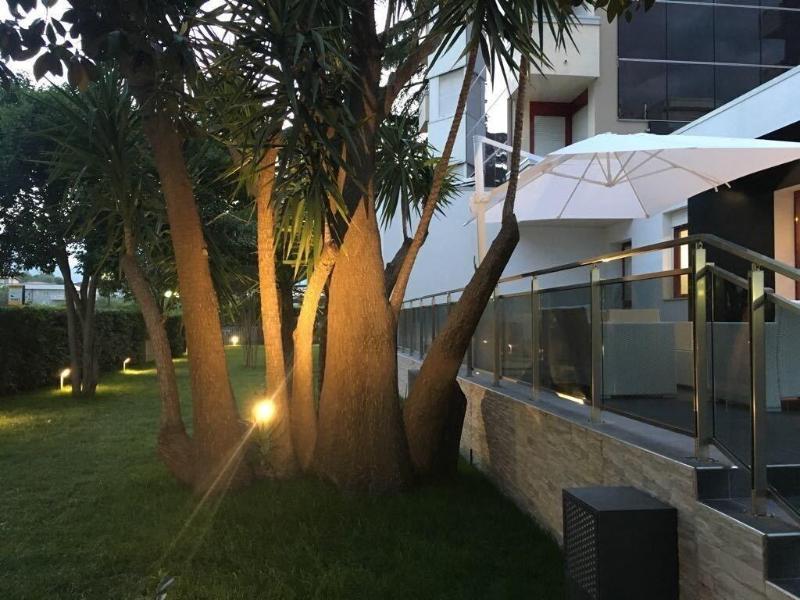 Domus Grand Hotel ريندي المظهر الخارجي الصورة