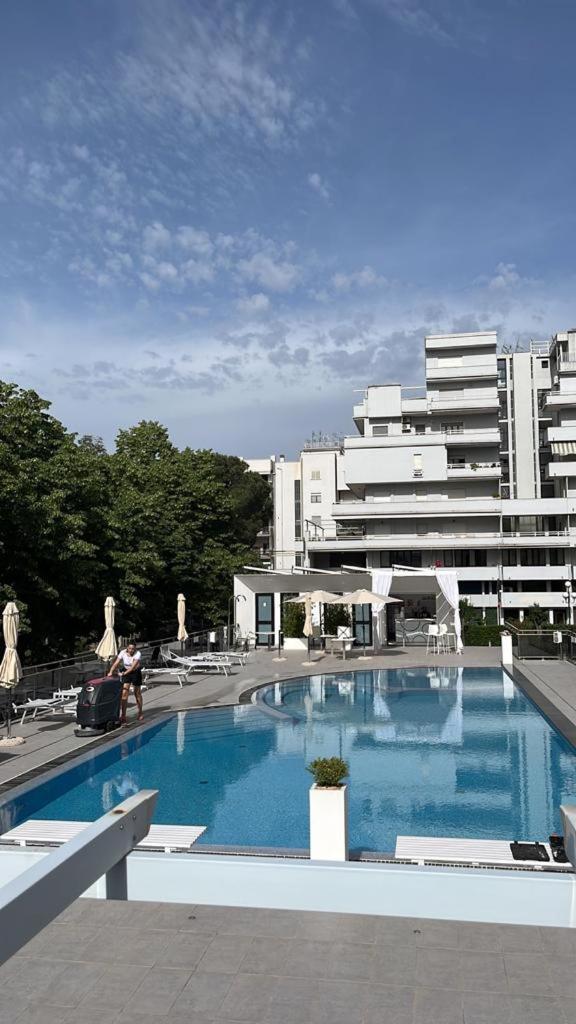 Domus Grand Hotel ريندي المظهر الخارجي الصورة