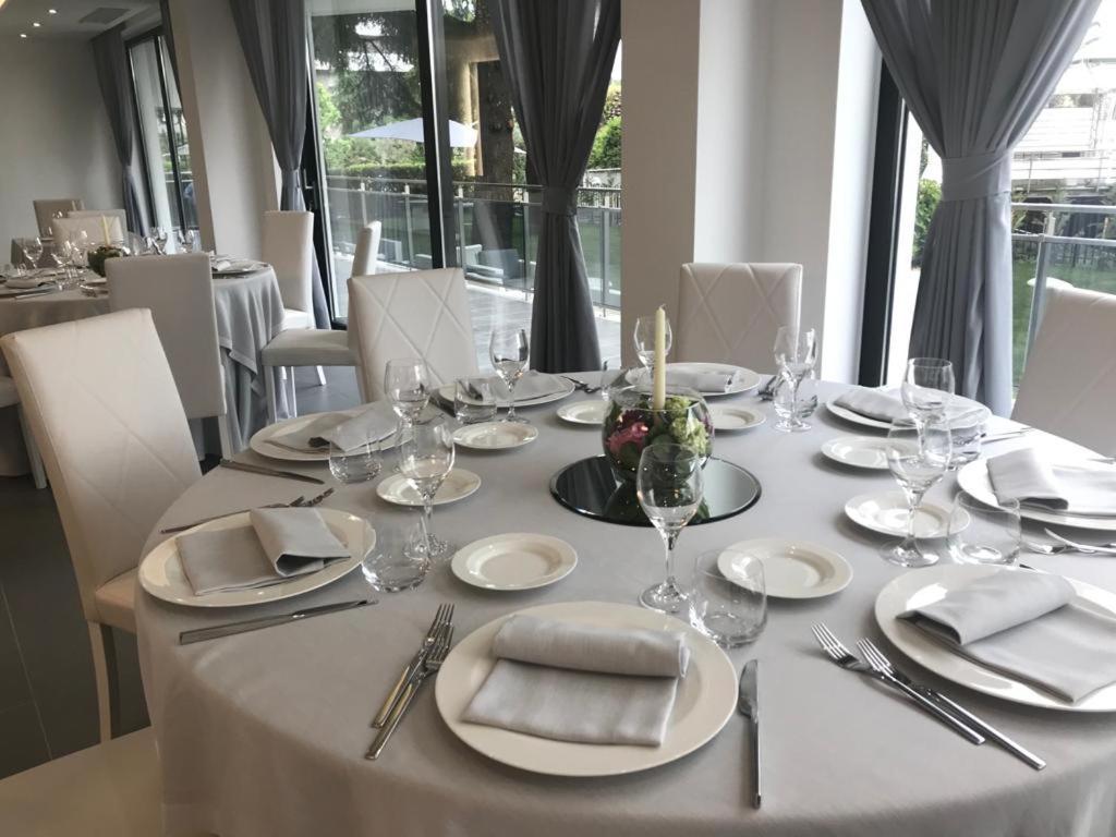 Domus Grand Hotel ريندي المظهر الخارجي الصورة