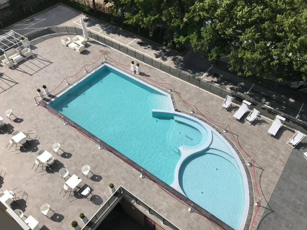 Domus Grand Hotel ريندي المظهر الخارجي الصورة