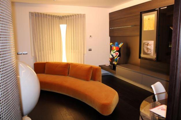Domus Grand Hotel ريندي المظهر الخارجي الصورة