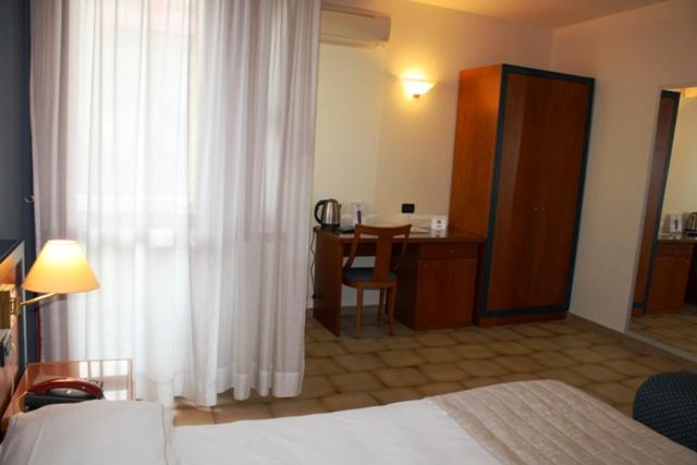 Domus Grand Hotel ريندي المظهر الخارجي الصورة
