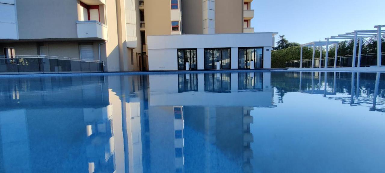 Domus Grand Hotel ريندي المظهر الخارجي الصورة