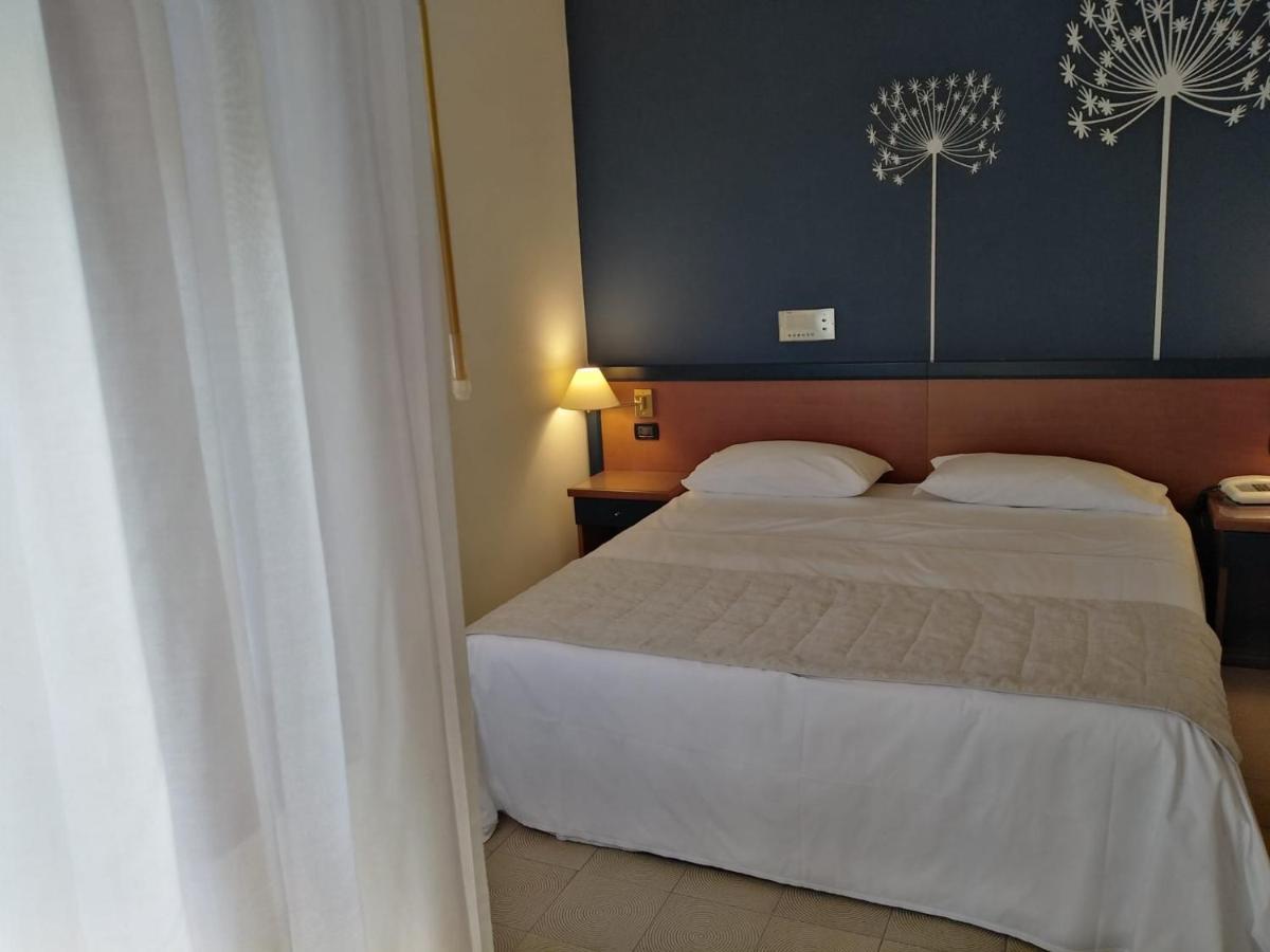 Domus Grand Hotel ريندي المظهر الخارجي الصورة