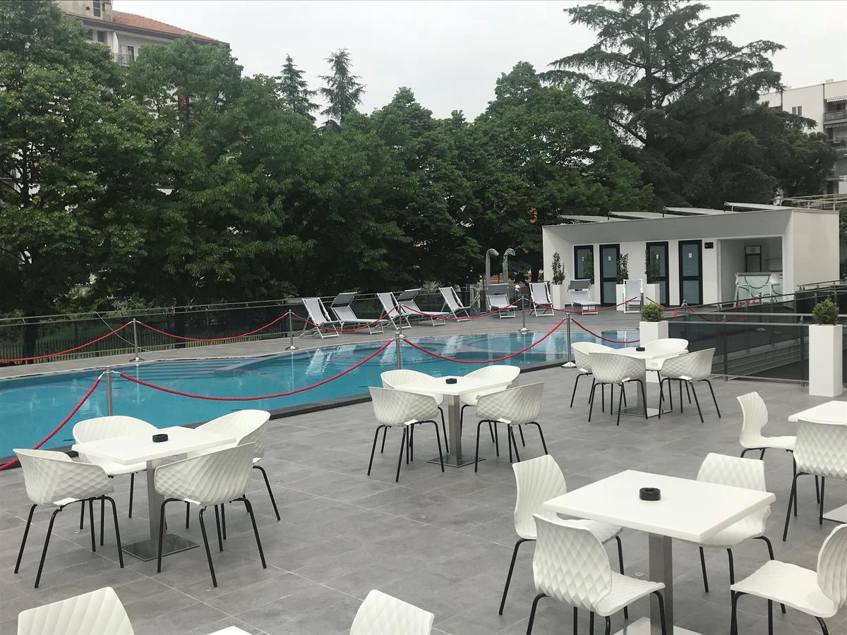 Domus Grand Hotel ريندي المظهر الخارجي الصورة
