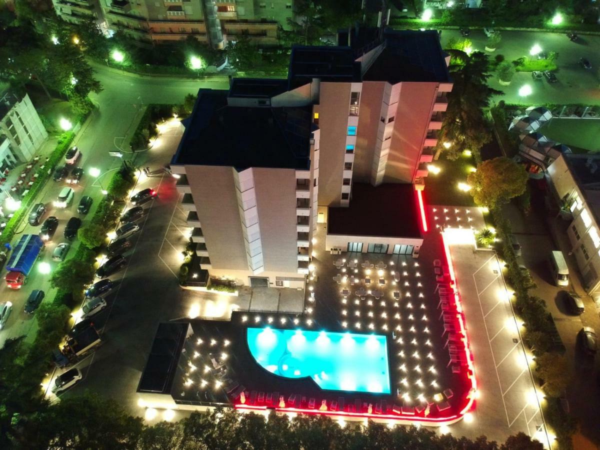 Domus Grand Hotel ريندي المظهر الخارجي الصورة